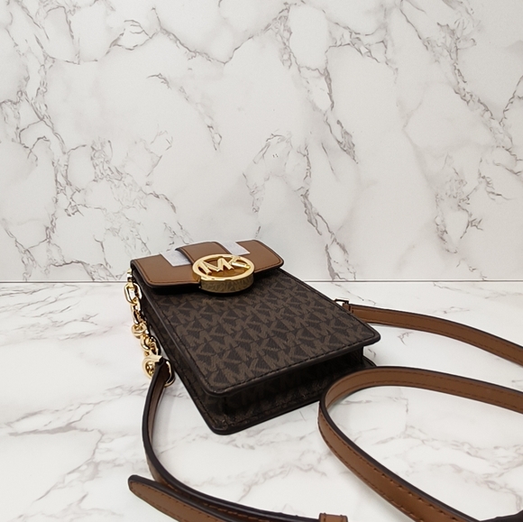Michael Kors phone crossbody - Picture 4 of 7
